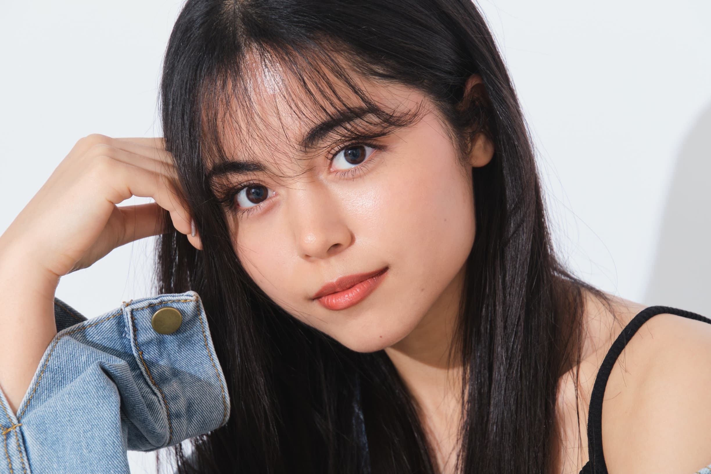 【サラ・コールディ】YouTubeチャンネル登録者数が10万人を突破!